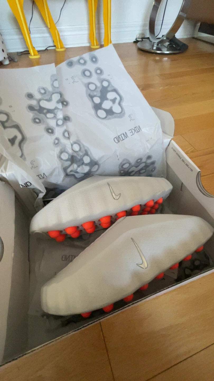 Nike Mind 001