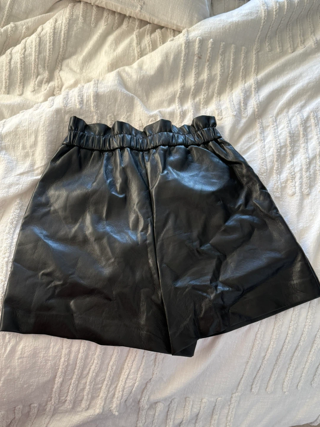 WILFRED Black Faux Leather Paperbag Waist Shorts - photo 2