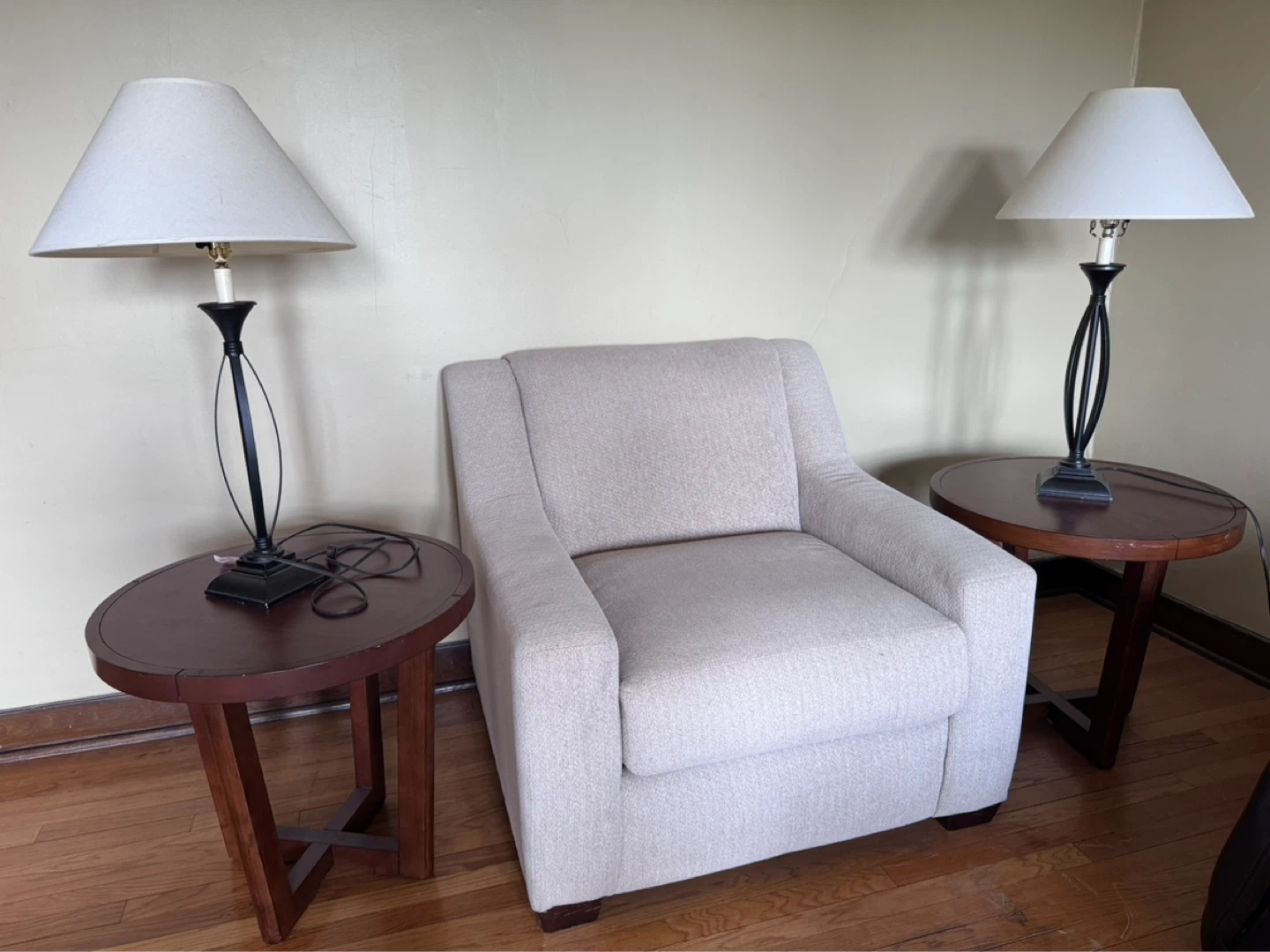 Moving Sale: Furniture Pieces in Good Condition - photo 3