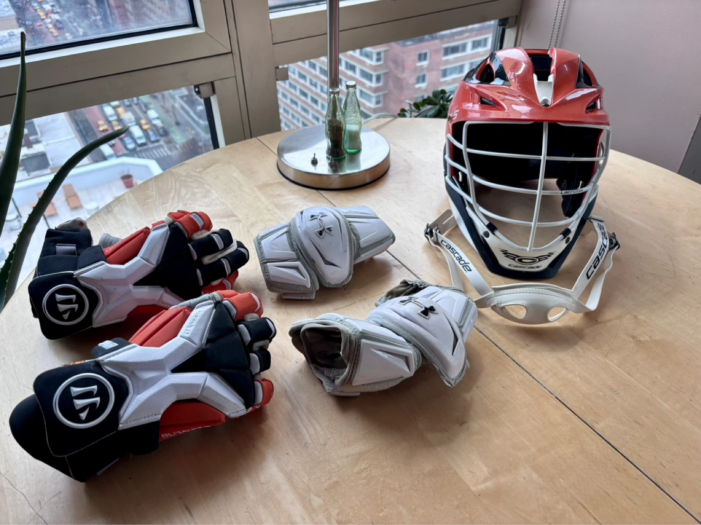 Lacrosse Gear Set - Helmet, Gloves, Pads - photo 2