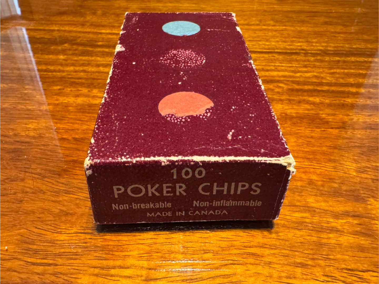 Vintage Set of 100 Catalin Bakelite Poker Chips In Original Box