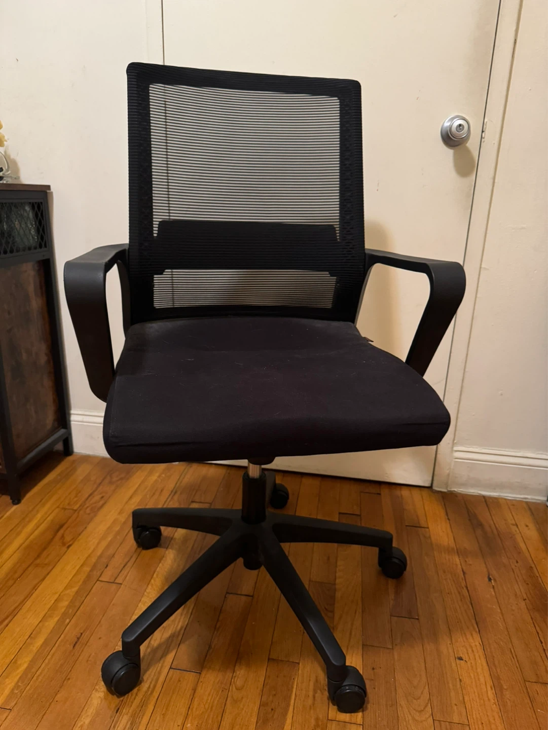 Black Mesh Office Chair - photo 2