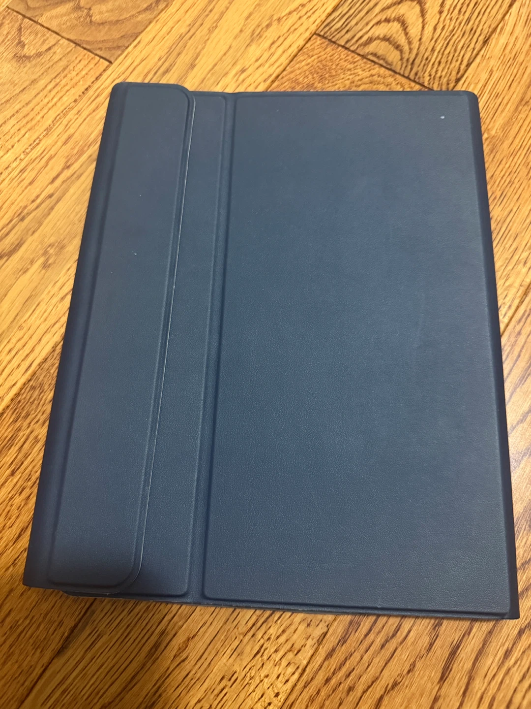 Ipad case (possibly air 4/5)