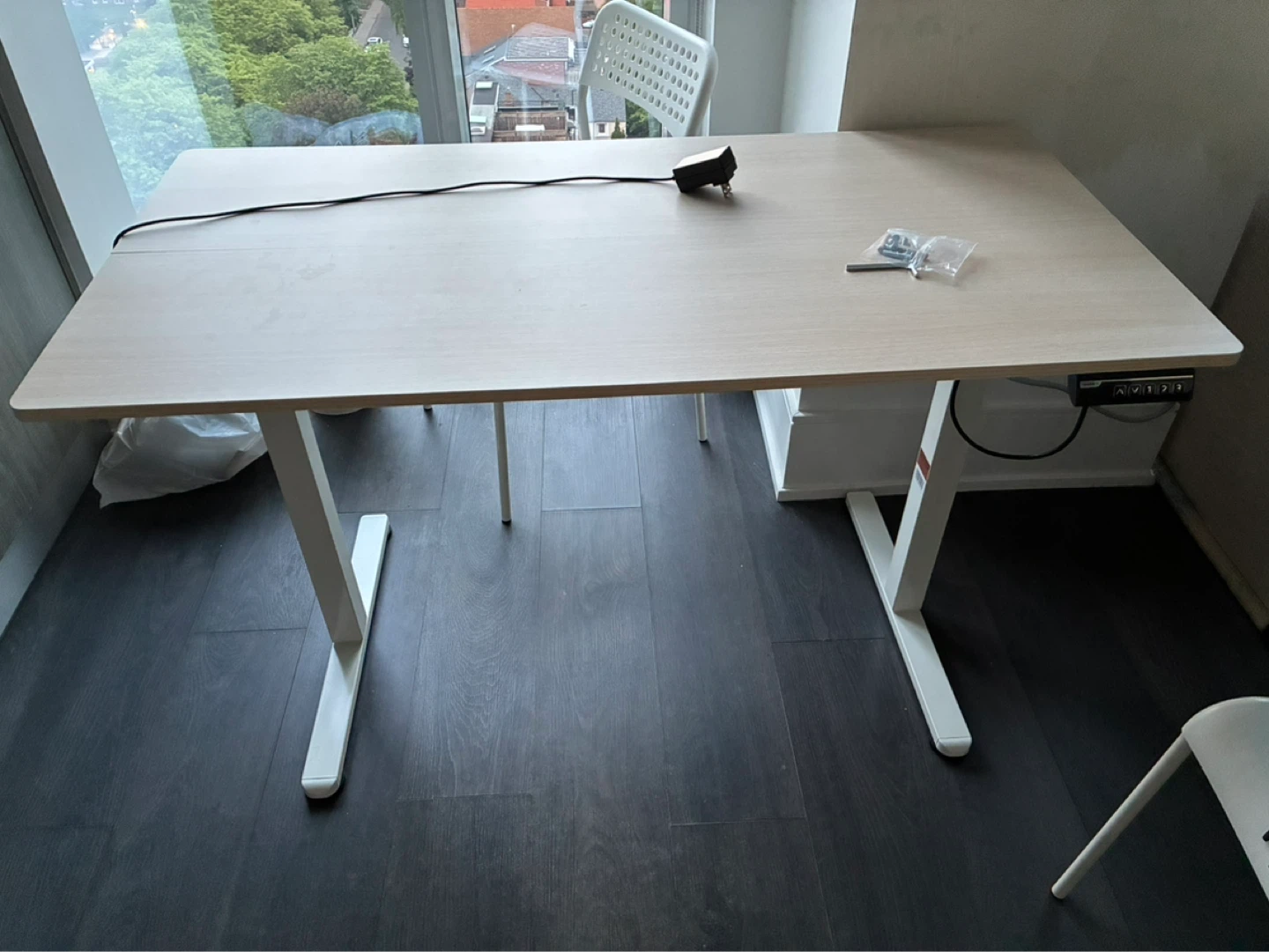 Standing Desk with Electronic Height Adjustment