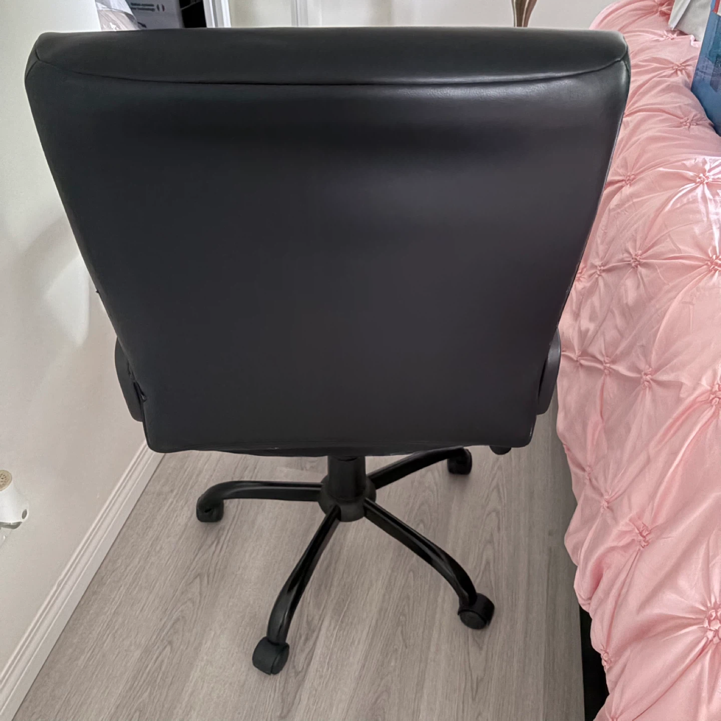 Black Office Chair - photo 2