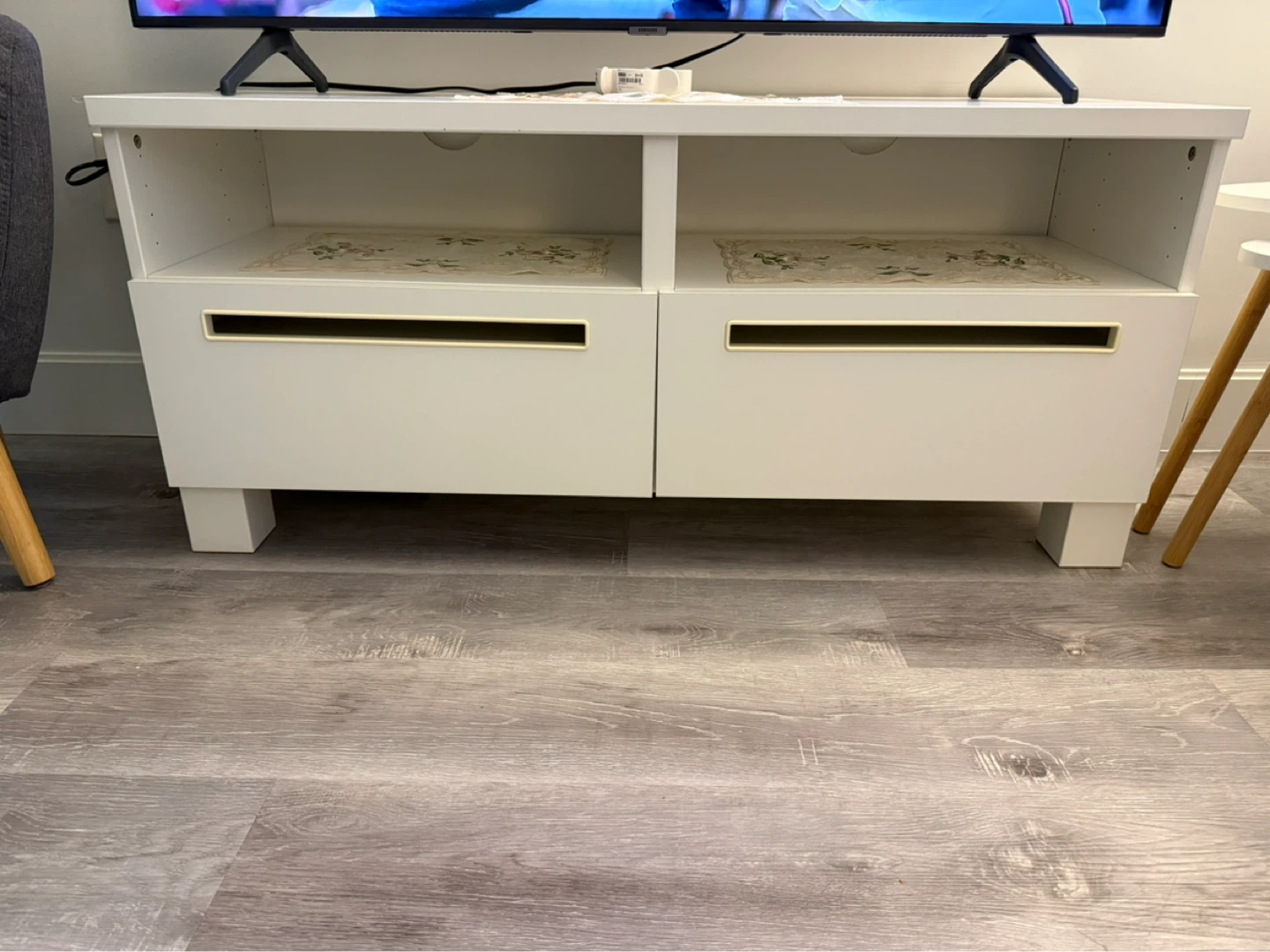 White Entertainment Unit with 2 Drawers - photo 2