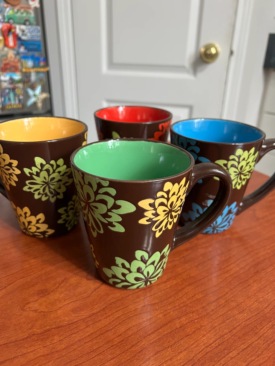 Set of 4 Mugs - Brown with Floral Design