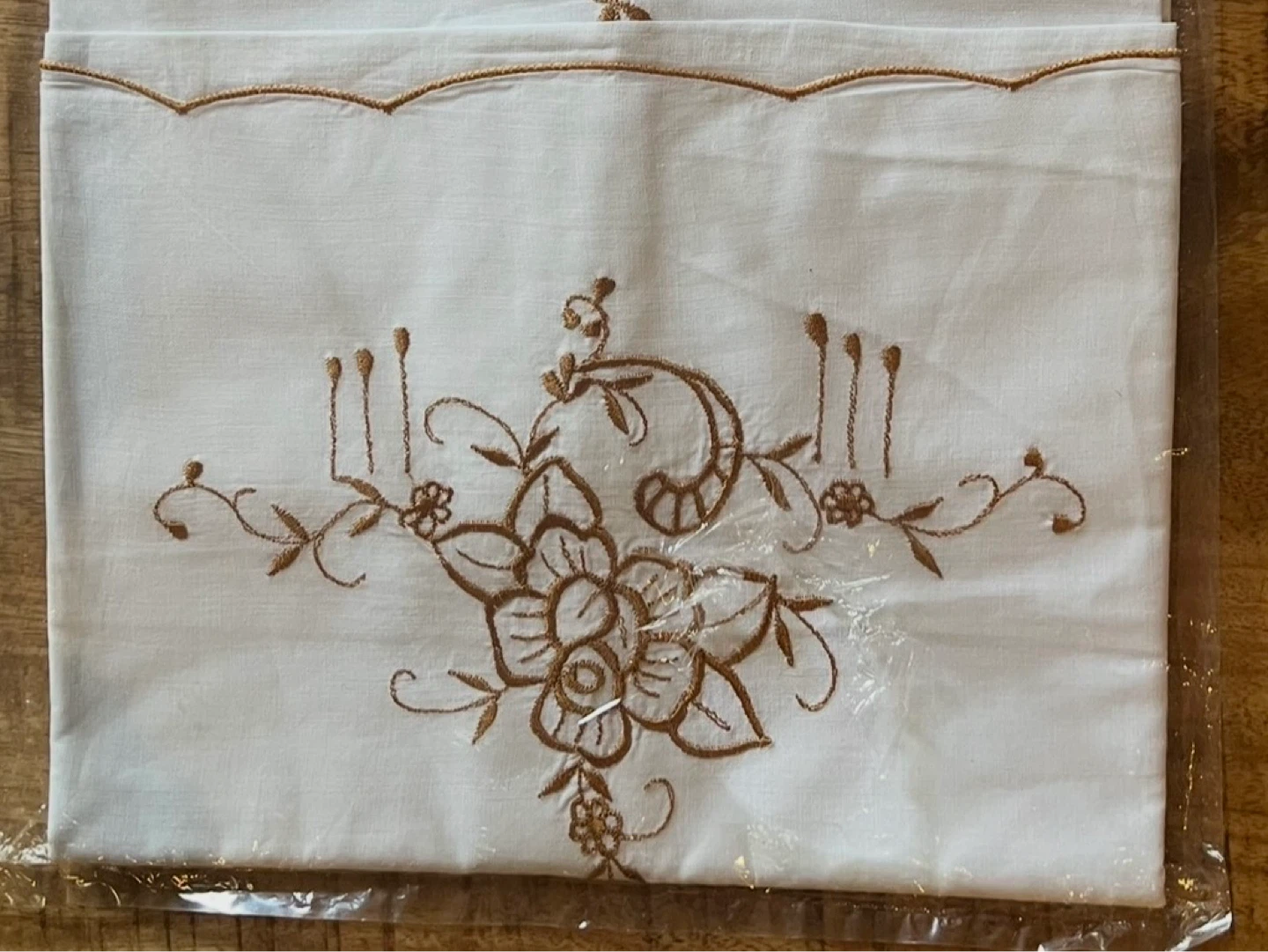 Vintage Embroidered Pillowcases - photo 2