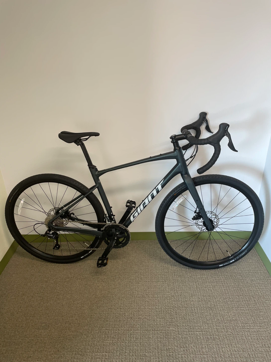 NEW Giant Revolt 2 Asphalt Green M/L