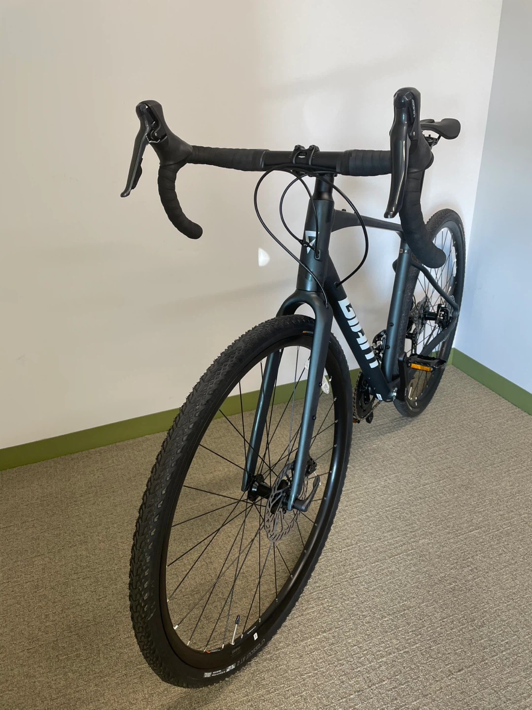 NEW Giant Revolt 2 Asphalt Green M/L - photo 3