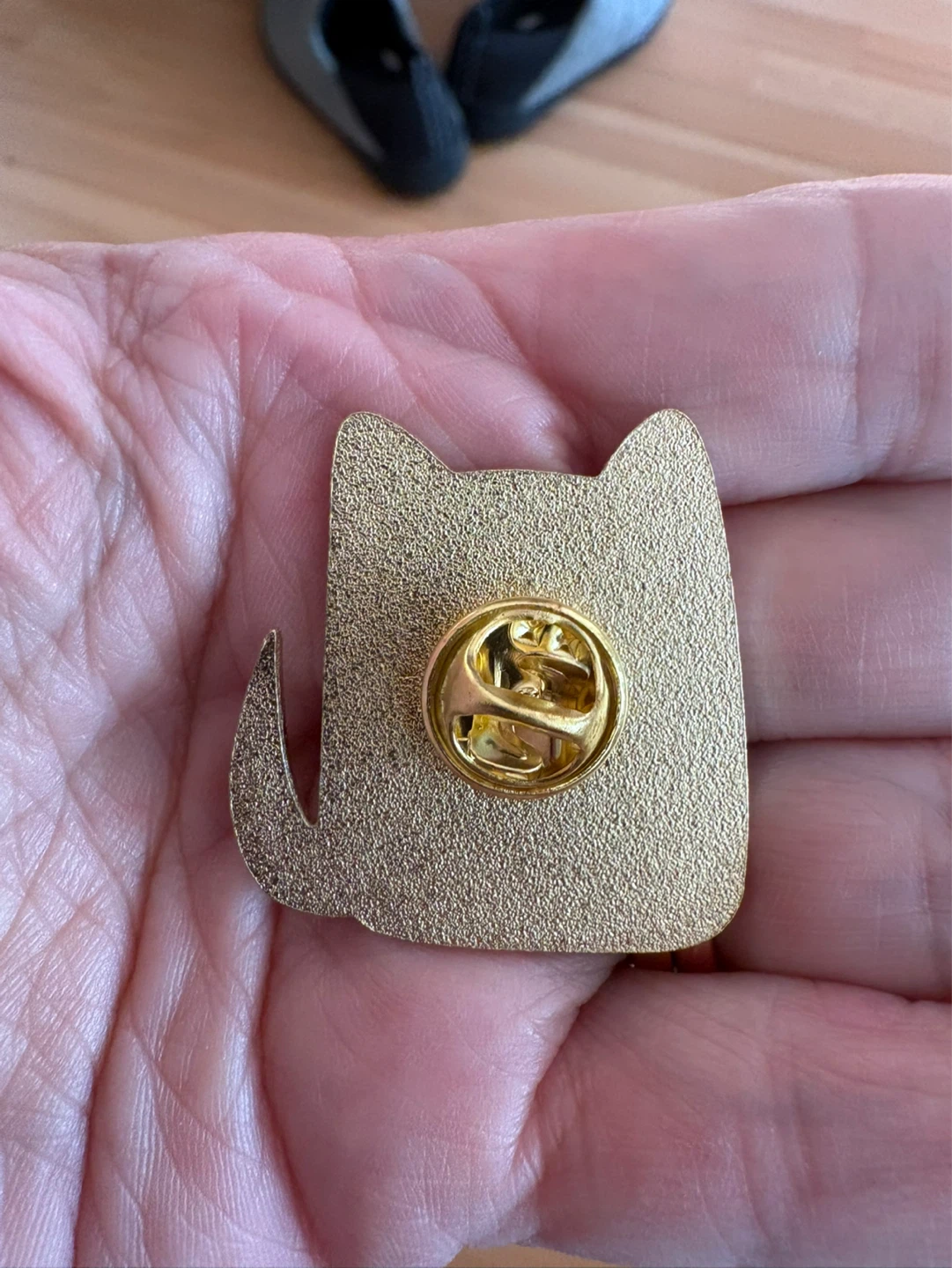 Dog Mom Metal Pin $10 firm - photo 2