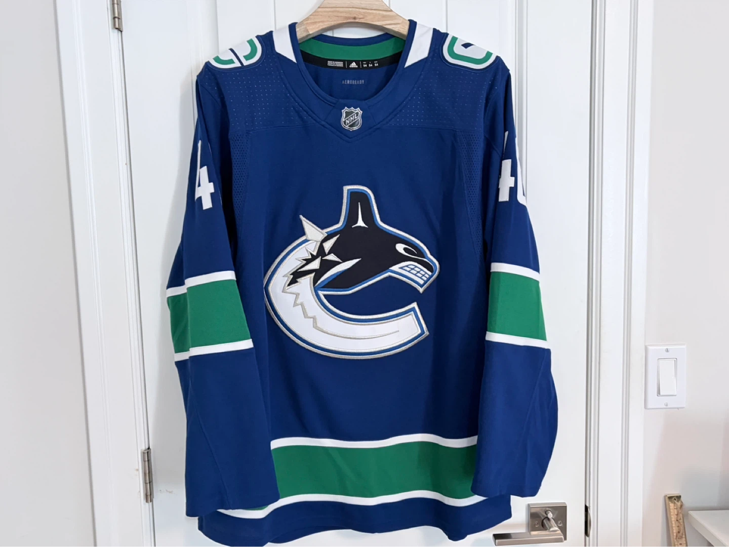 Authentic Adidas Vancouver Canucks Elias Pettersson Jersey 54 - photo 4
