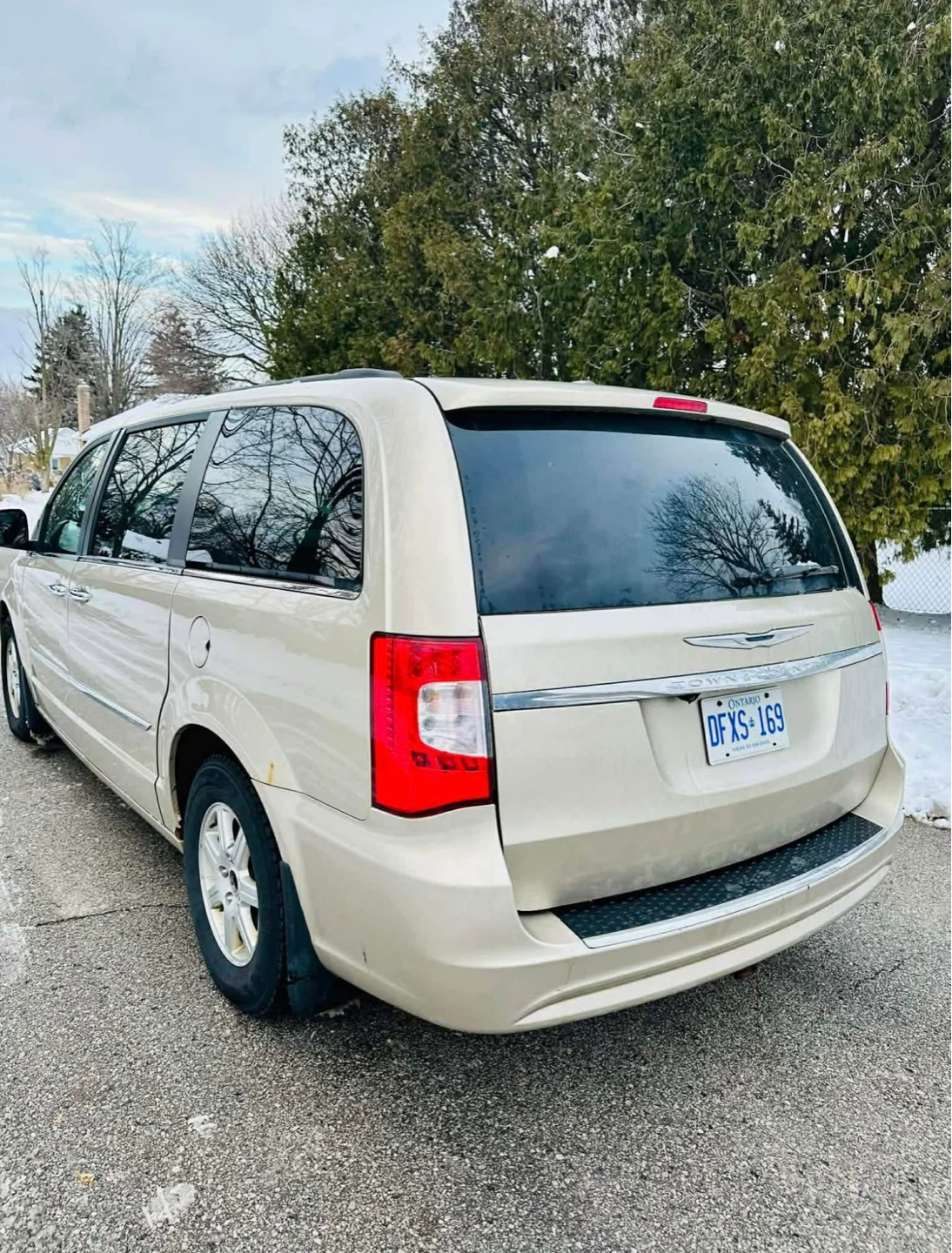 2012 Chrysler Town & Country Touring Minivan - photo 2