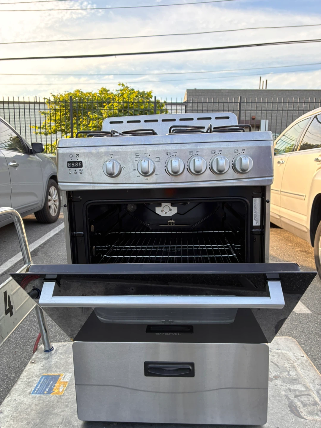 Avanti Gas Range Stove Oven - photo 3
