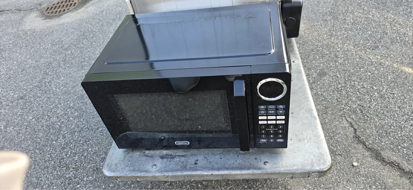 Black Daewoo Microwave
