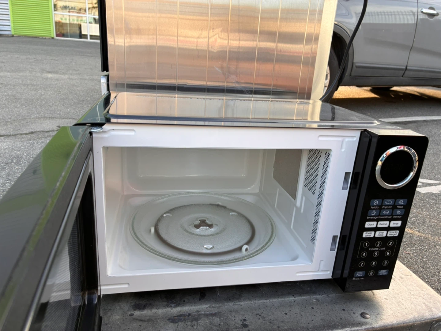 Black Daewoo Microwave - photo 2