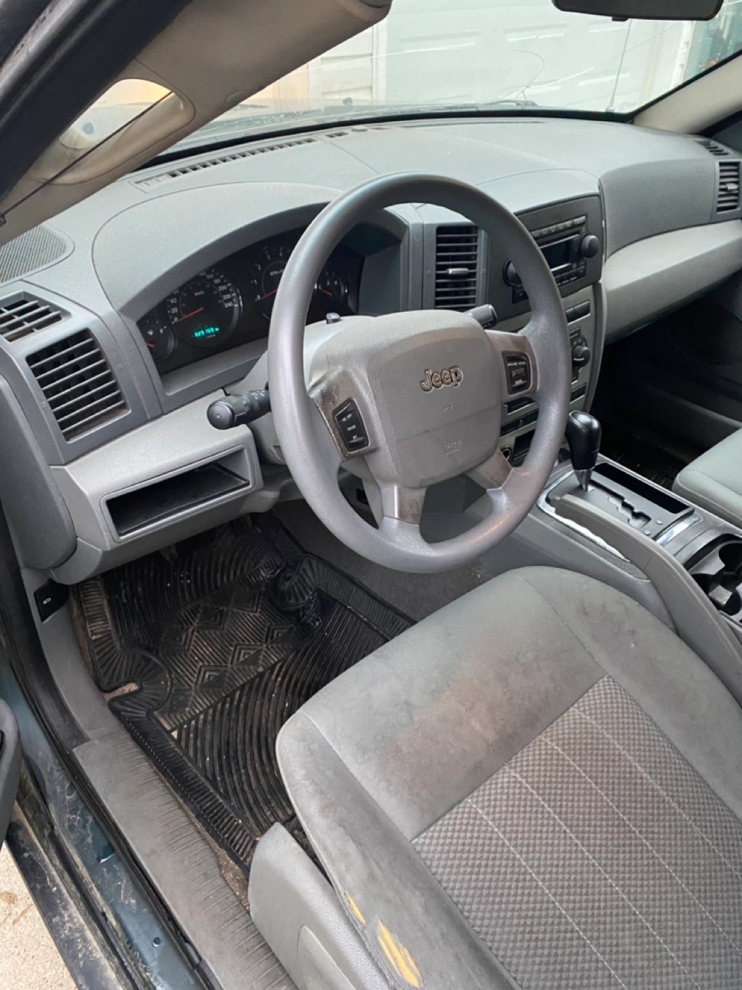 2005 Jeep Grand Cherokee Laredo *** - photo 4