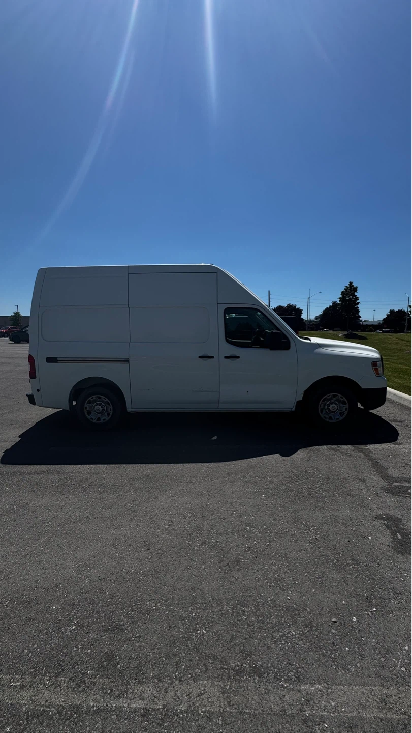 Nissan NV2500 HD Cargo Van - photo 3