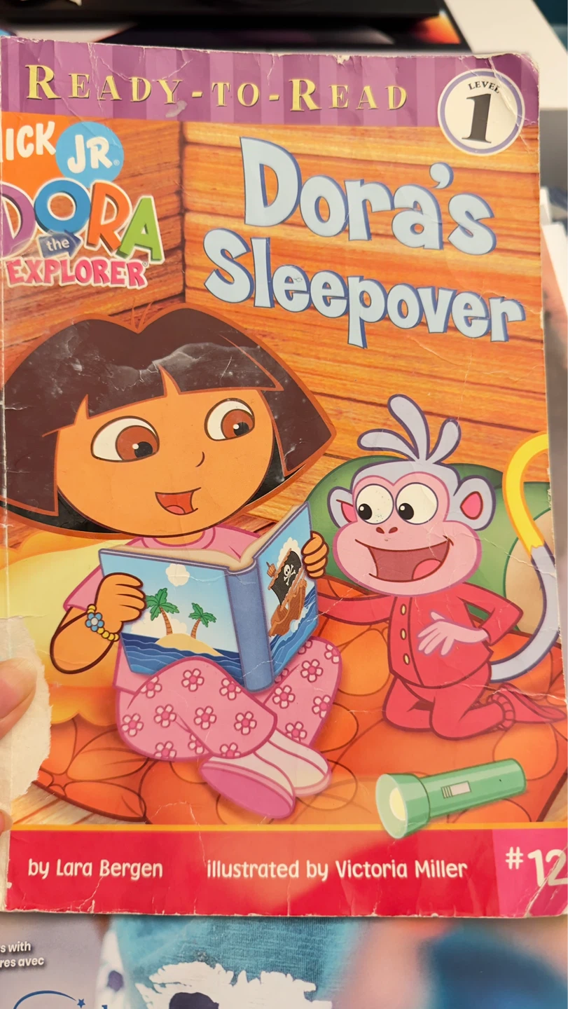 Dora the Explorer Ready-to-Read Book: Dora's Sleepover