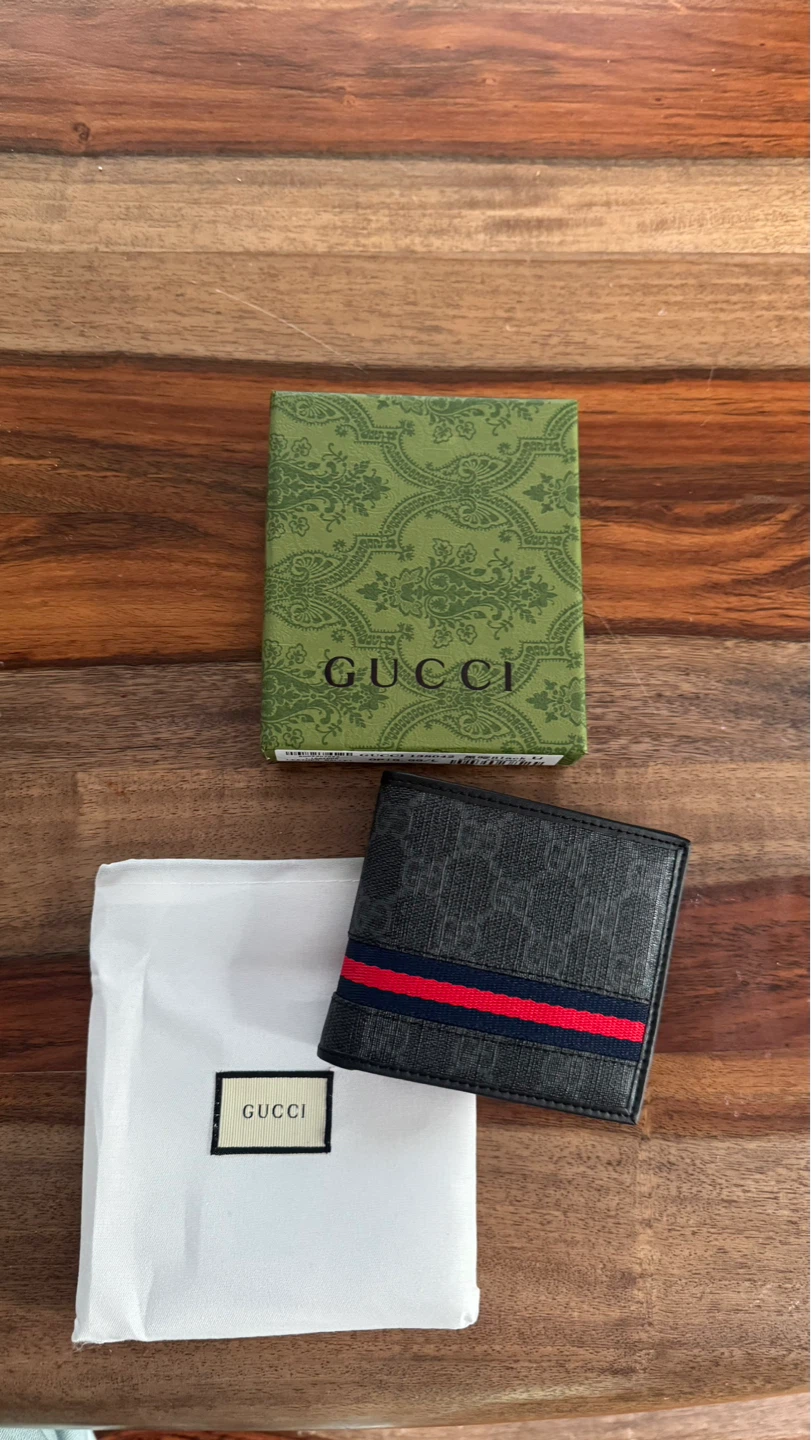 Portefeuille Gucci noir avec rayures