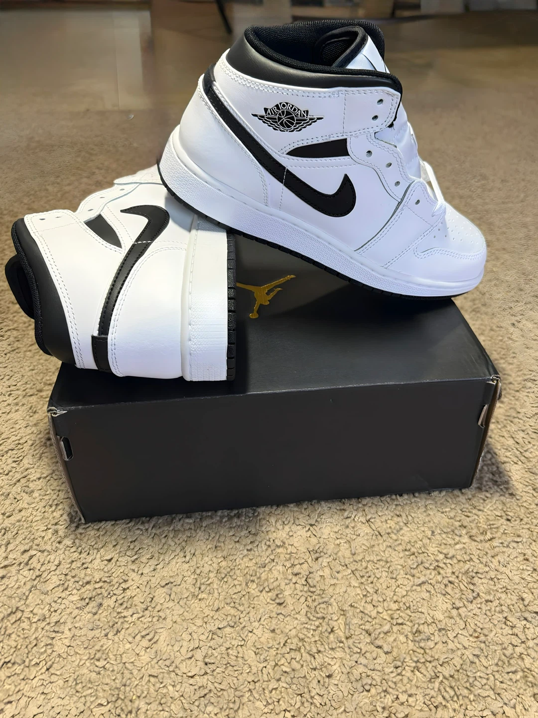 Air Jordan 1 Mid (GS) White/Black Shoes - photo 2