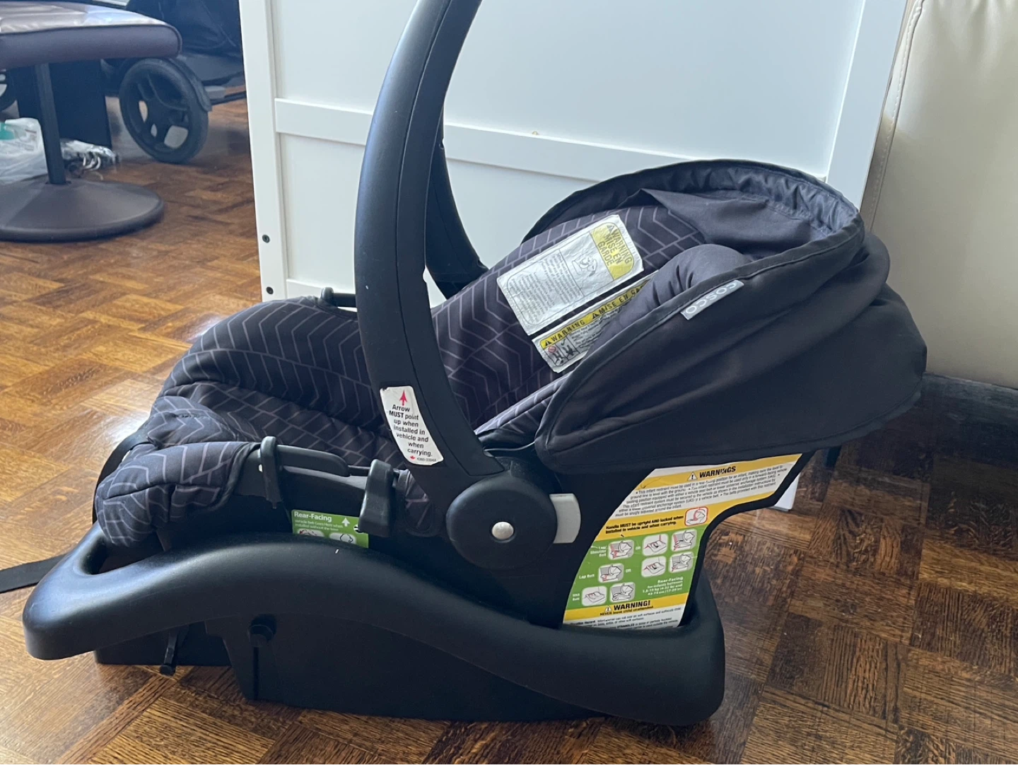 Infant car seat Cosco brand - photo 2