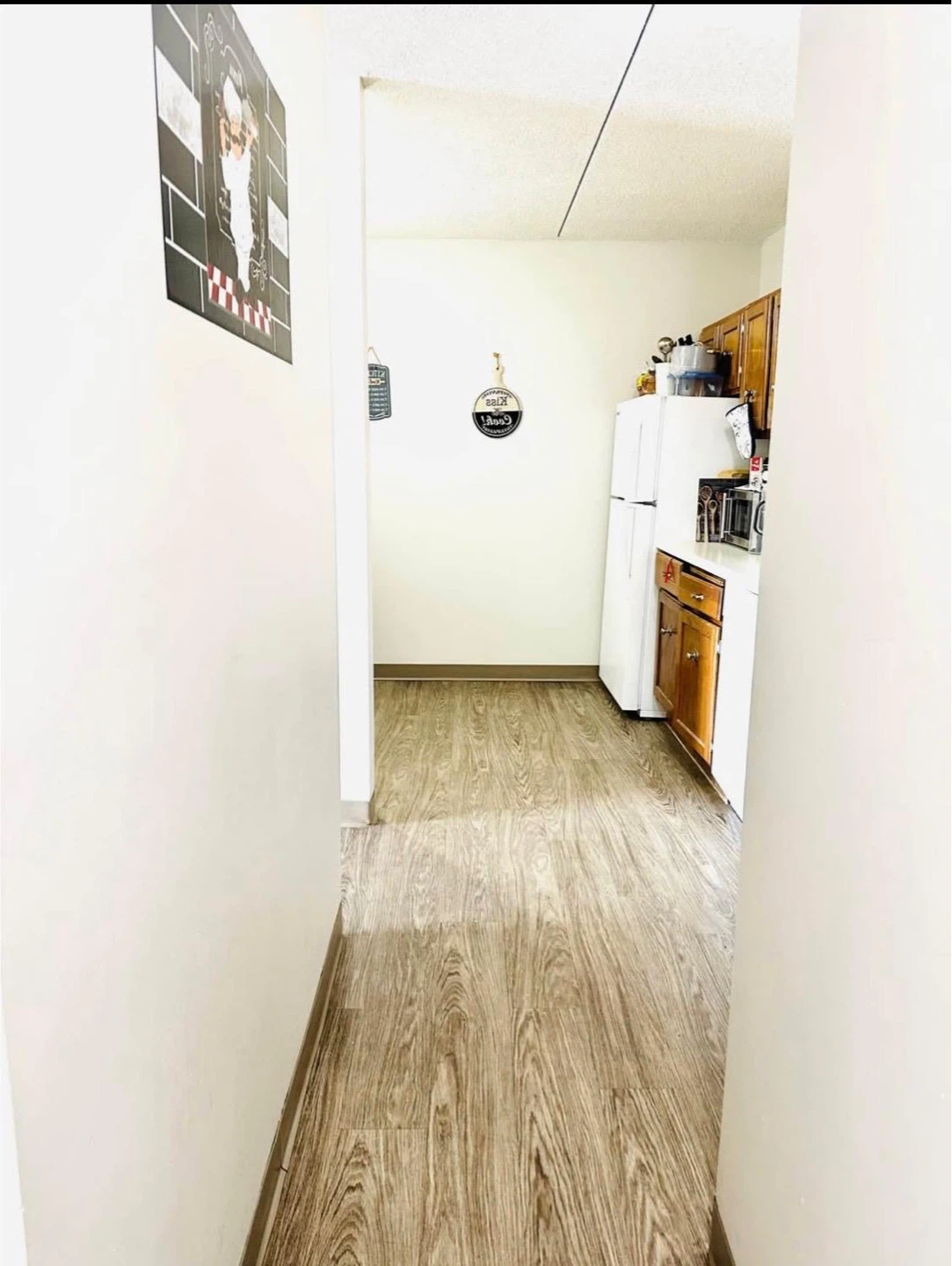 2 Bed 1 Bath Apartment - photo 2
