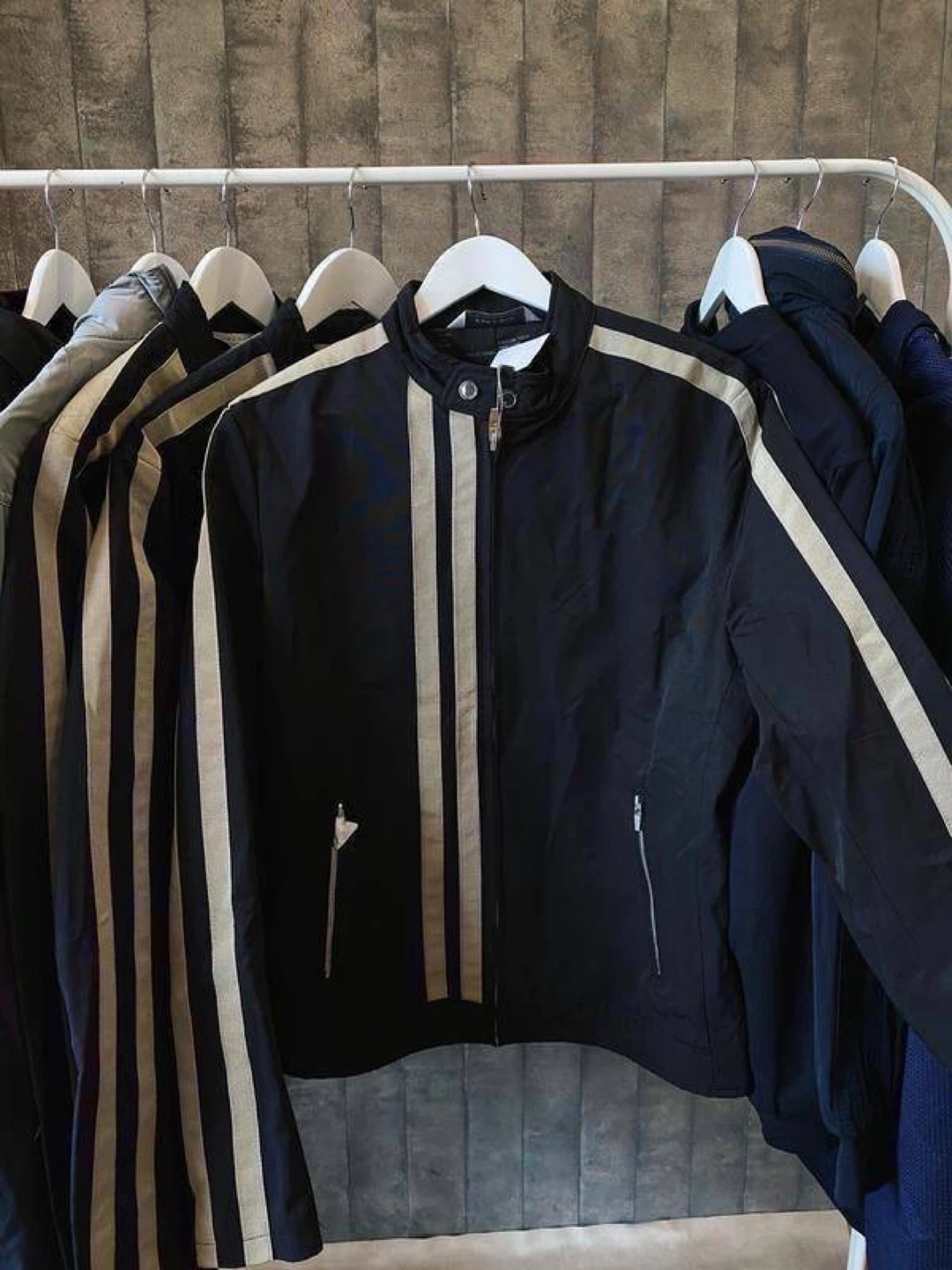 ZARA Man Black Jacket with Beige Stripes – Size L - photo 4