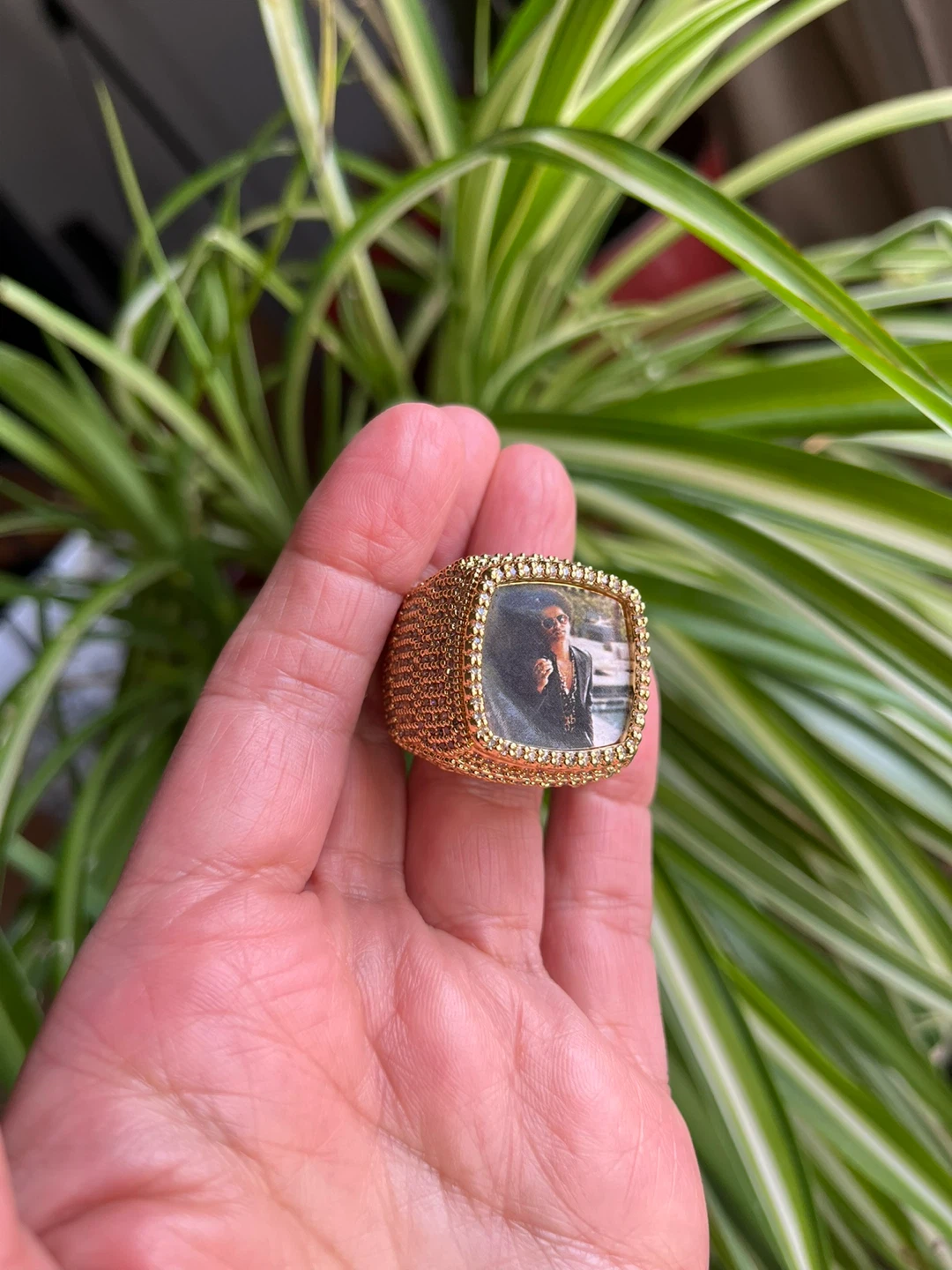 Gold plated  ring with Bruno Mars picture insert. Size 12 - photo 5