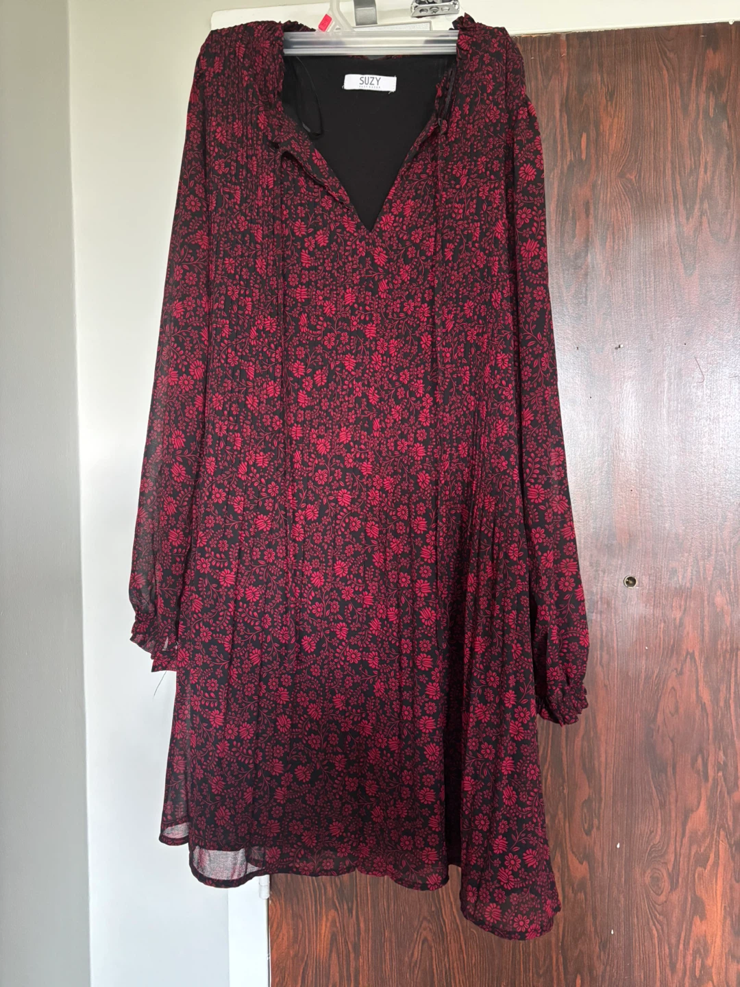 Suzy Shier Floral Long Sleeve Dress