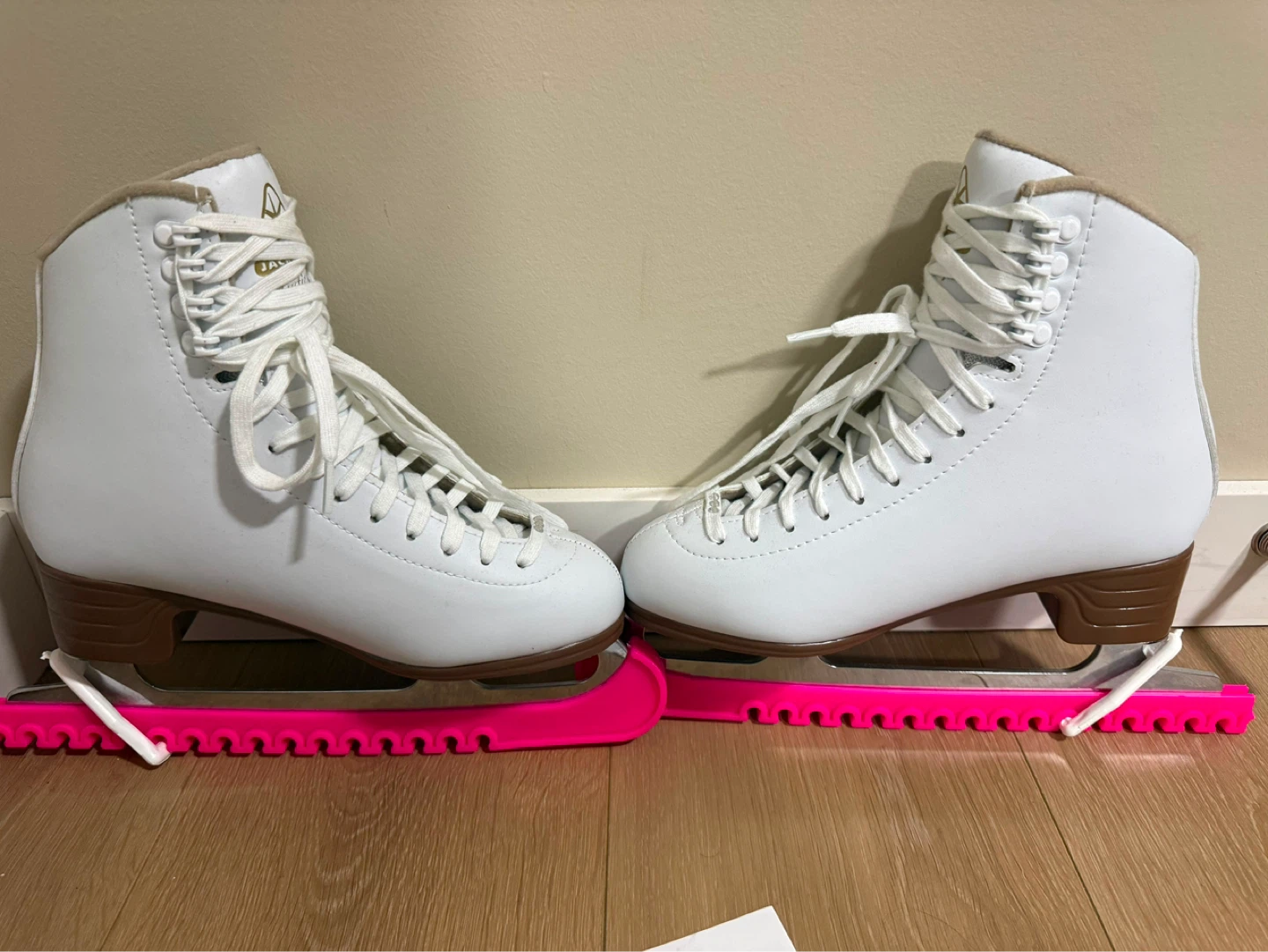 Skates Jackson Ultima size 7