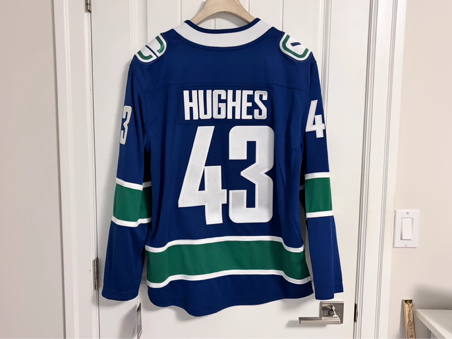 BNWT Authentic Fanatics Vancouver Canucks Hughes Jersey Small