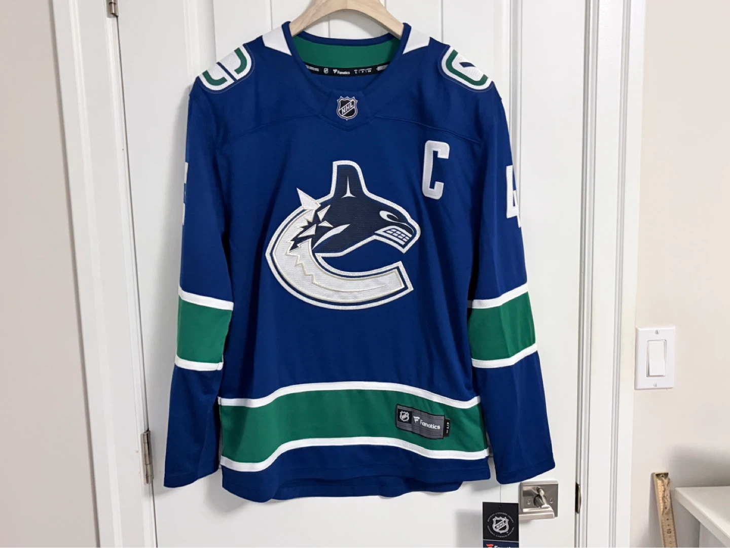 BNWT Authentic Fanatics Vancouver Canucks Hughes Jersey Small - photo 3