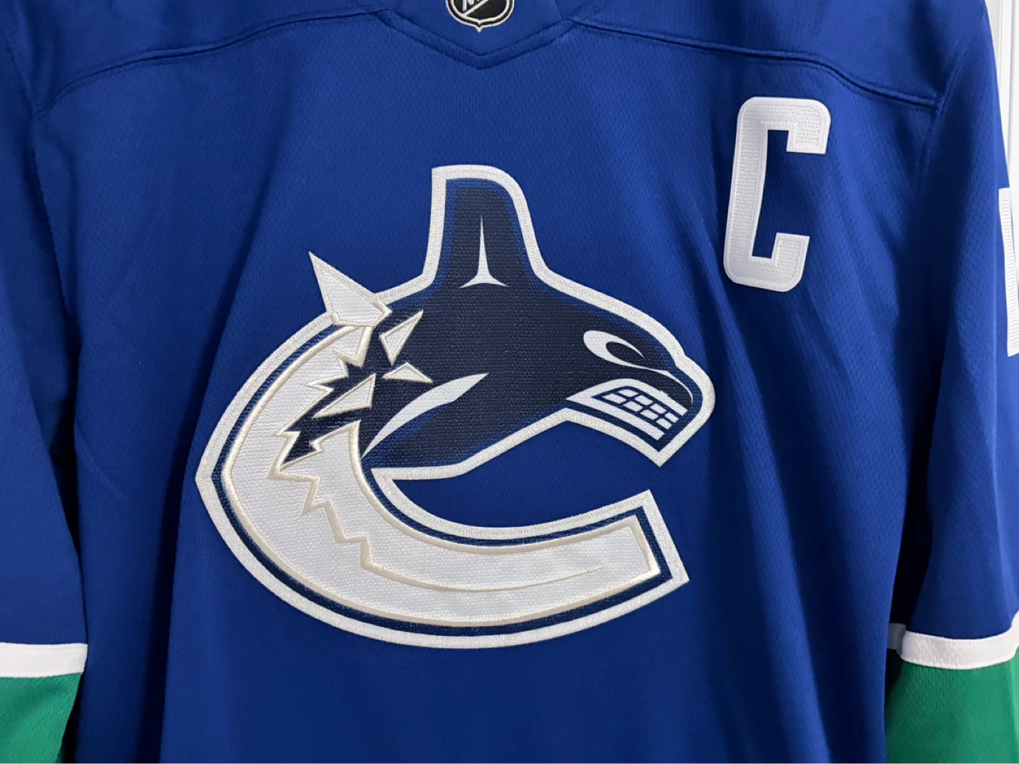 BNWT Authentic Fanatics Vancouver Canucks Hughes Jersey Small - photo 4