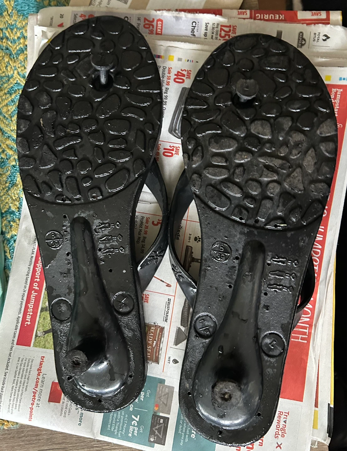 Black Flip Flops Size 7 - photo 2