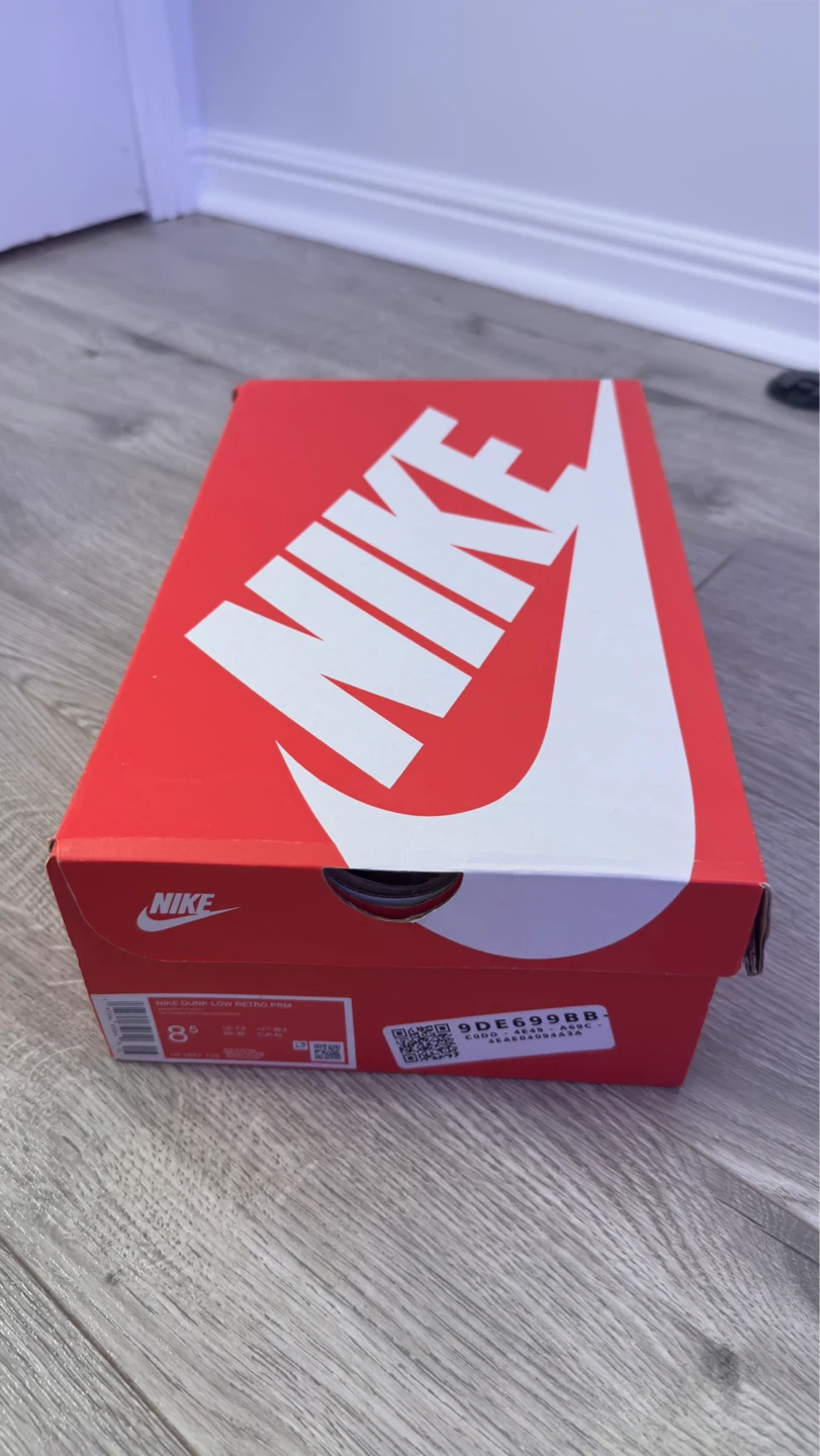 Nike Dunk Low University Gold Sneakers Size 8.5 - photo 5