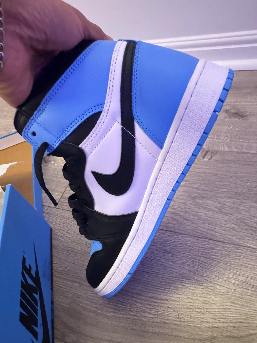 Air Jordan 1 Retro High OG UNC - photo 2
