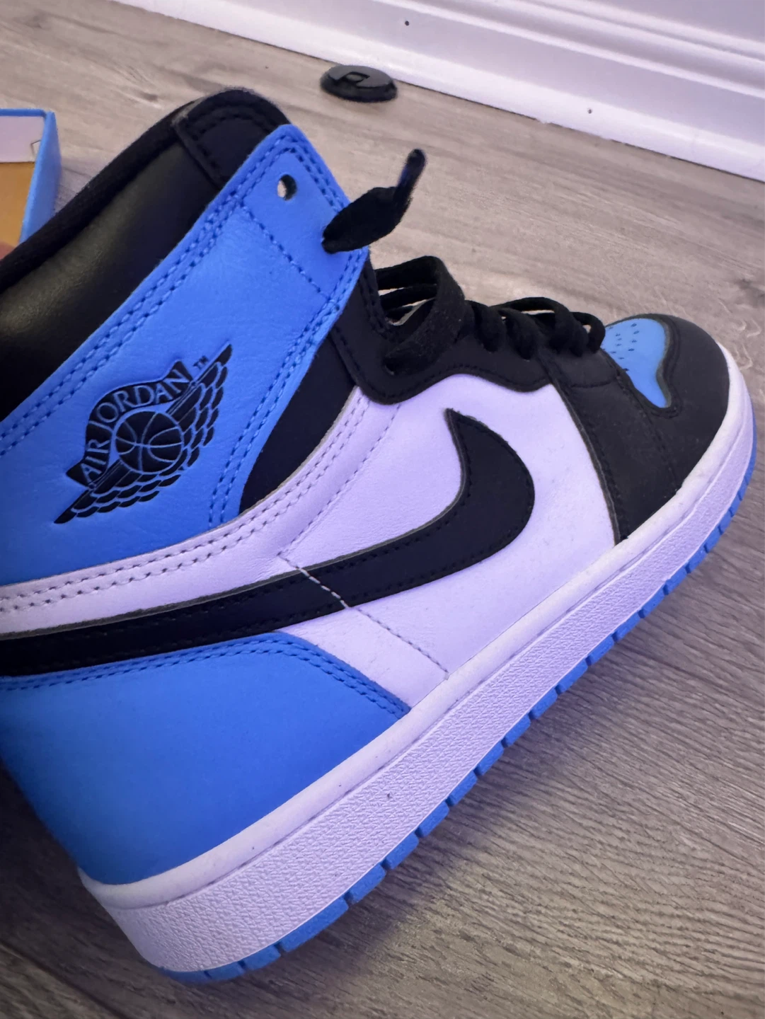 Air Jordan 1 Retro High OG UNC - photo 3