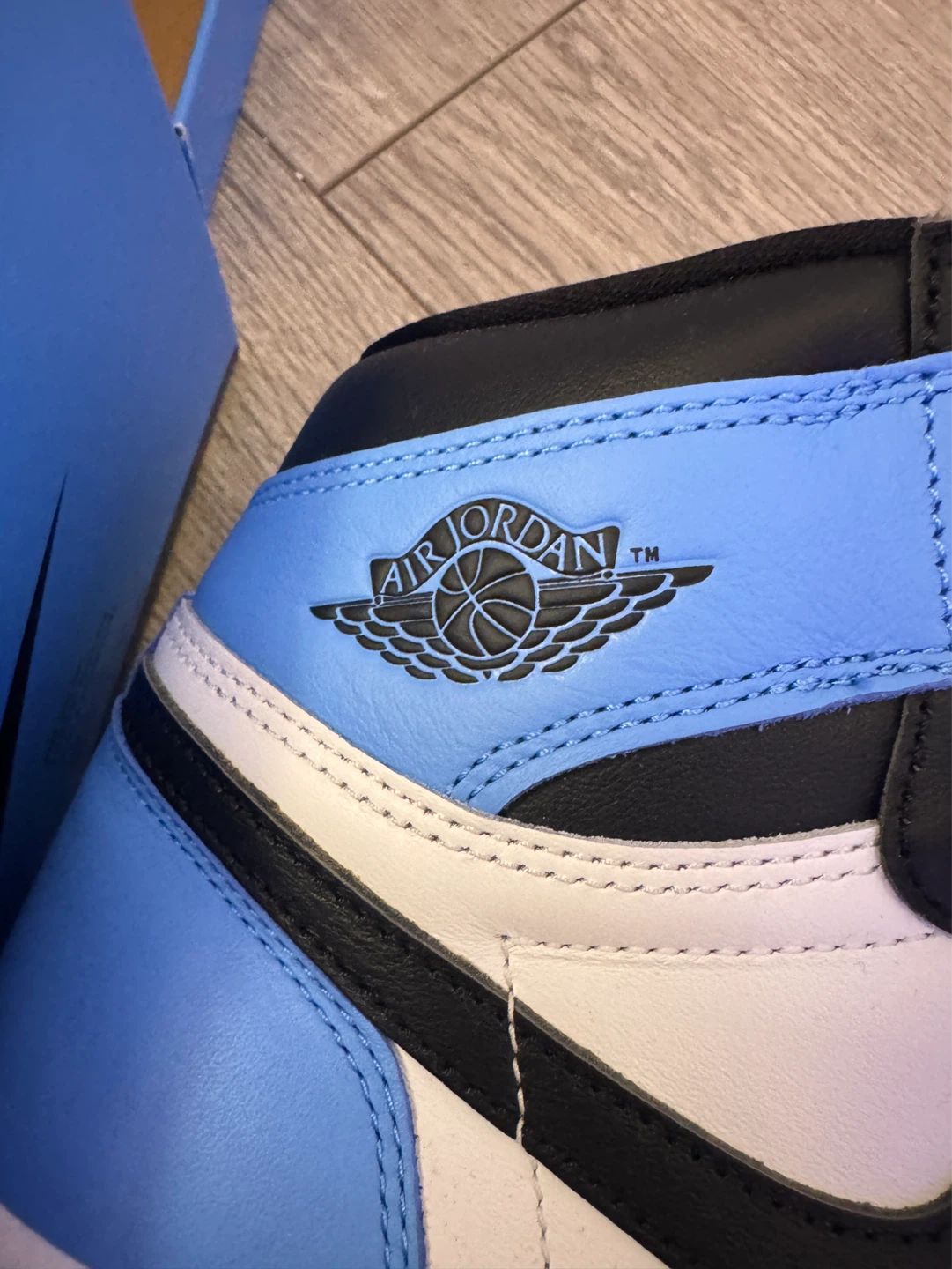 Air Jordan 1 Retro High OG UNC - photo 4