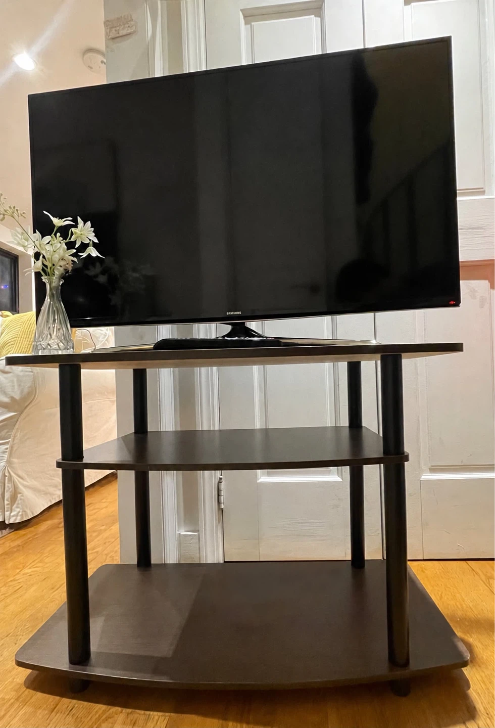 Samsung TV + TV Stand