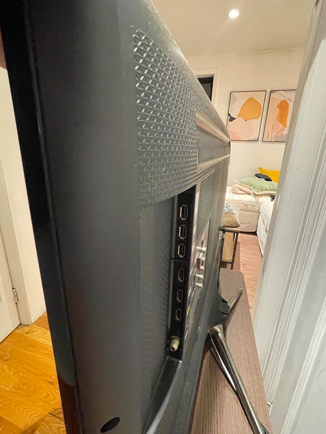 Samsung TV + TV Stand - photo 2