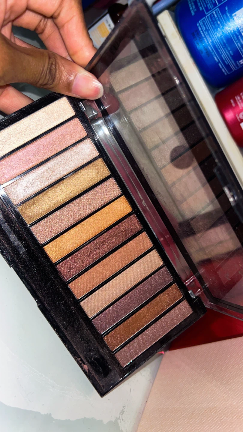 Makeup Revolution Eyeshadow Palette