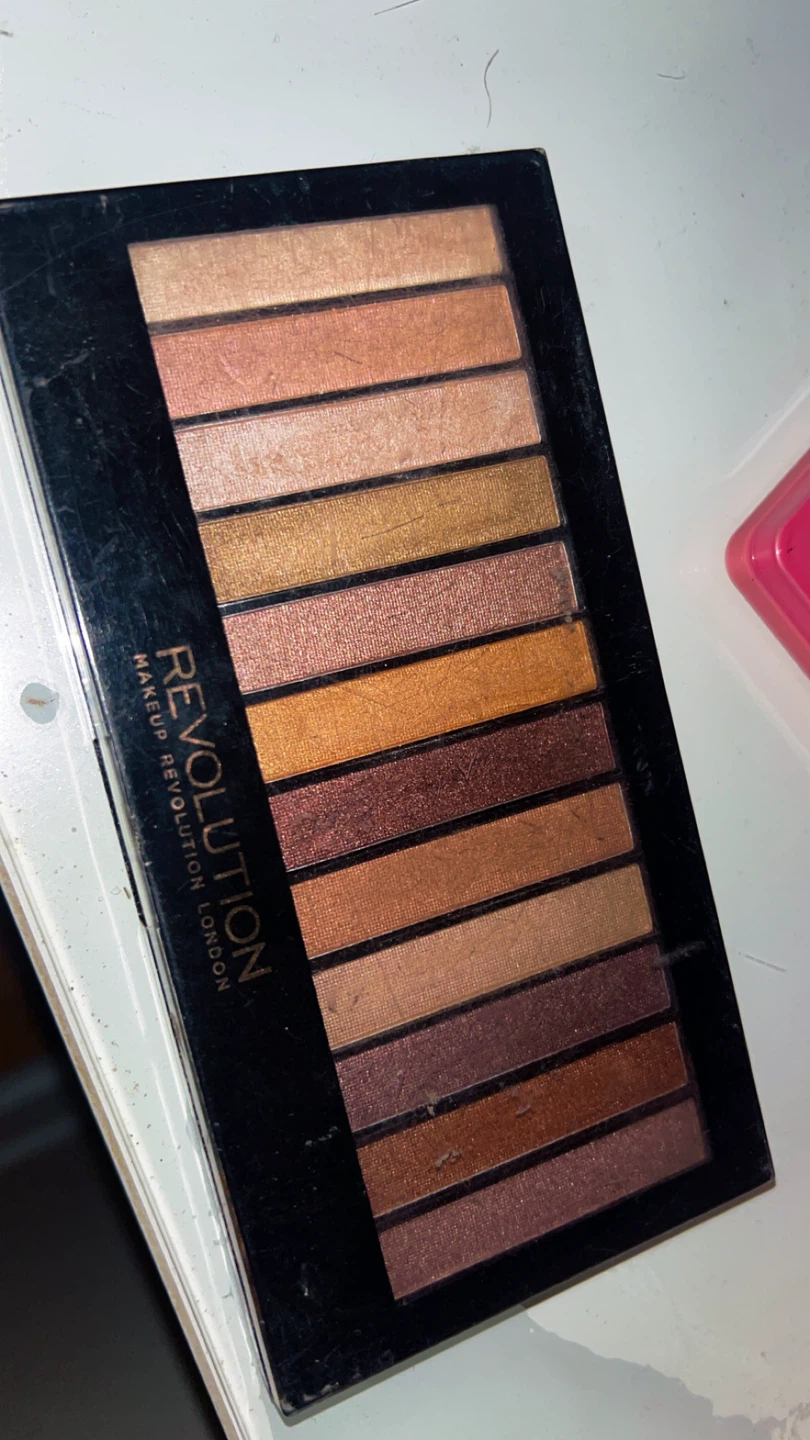 Makeup Revolution Eyeshadow Palette - photo 2
