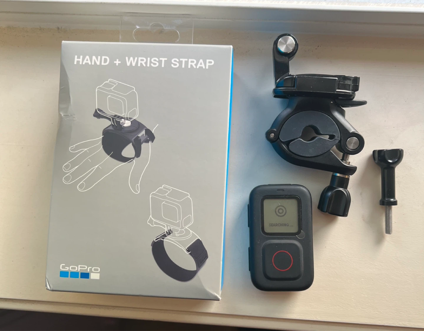 GoPro Hand + Wrist Strap Mount,the remote