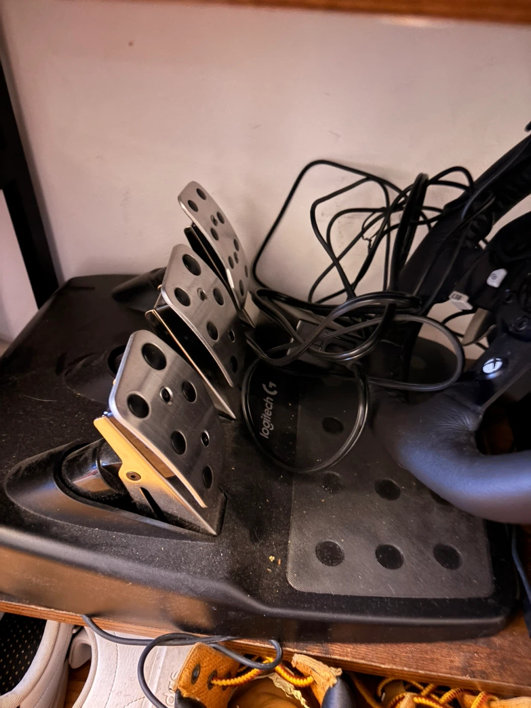 Logitech G920 Racing Wheel and Pedals for Xbox - photo 2