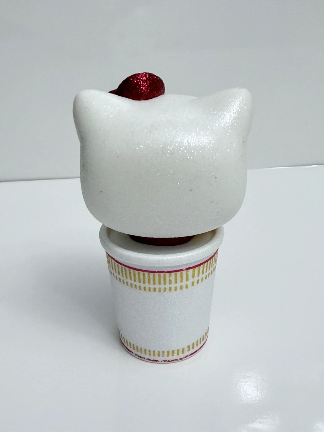 Hello Kitty Funko Pop in Cup Noodles Diamond Glitter Edition - photo 2