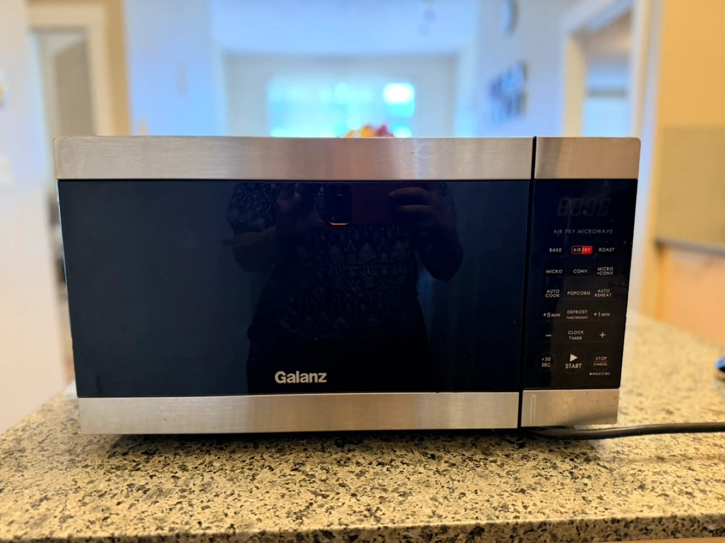 2-in-1 Microwave + Air Fryer (Galanz) - photo 2