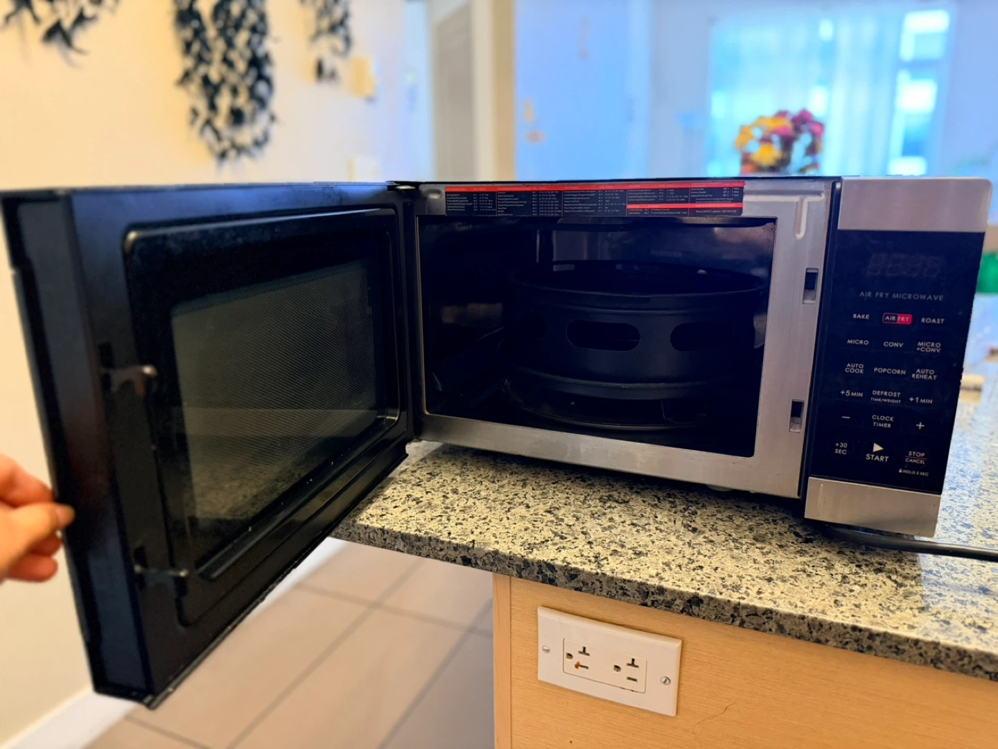 2-in-1 Microwave + Air Fryer (Galanz) - photo 3