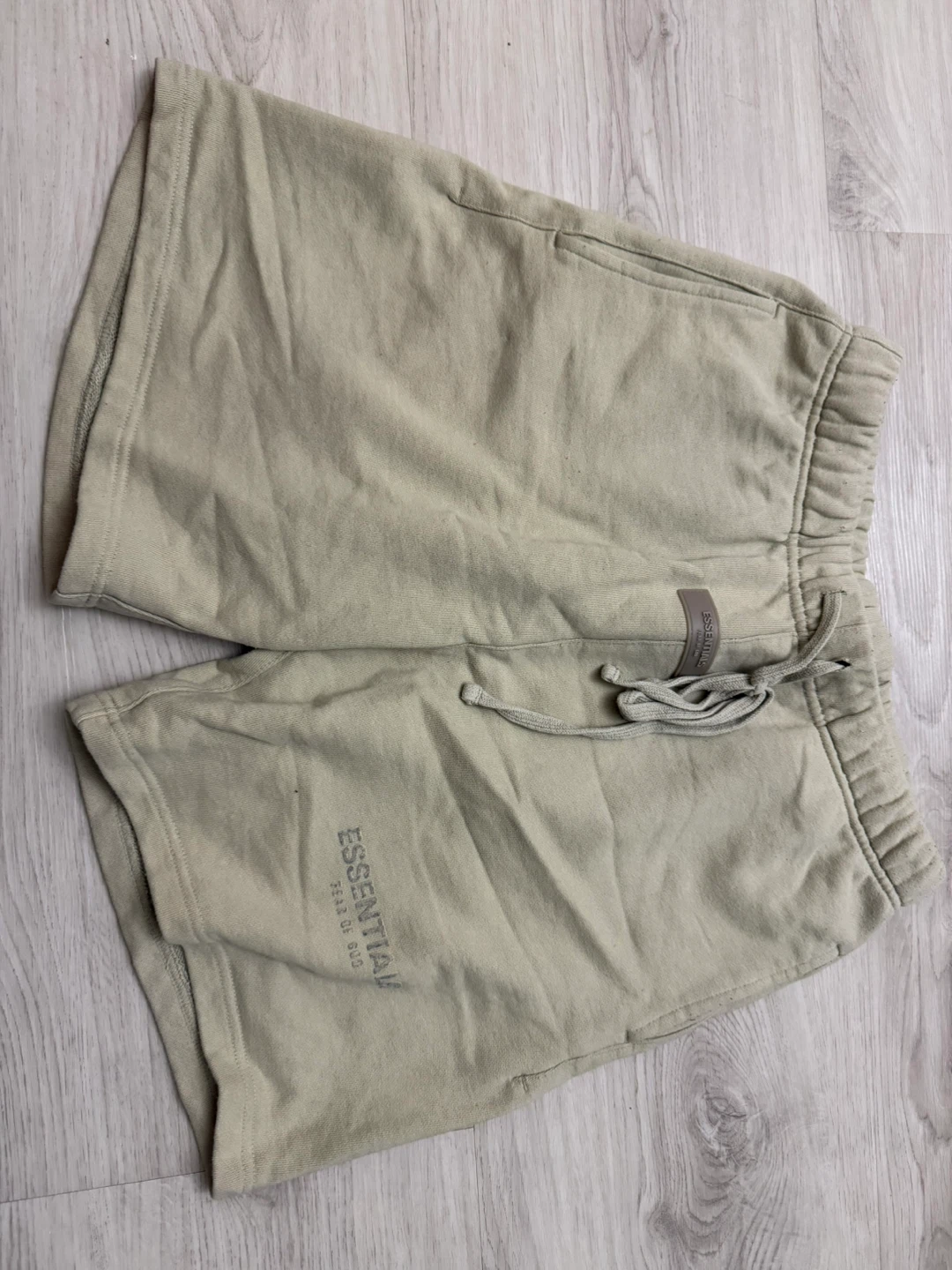 ESSENTIALS Beige short pants - Size M