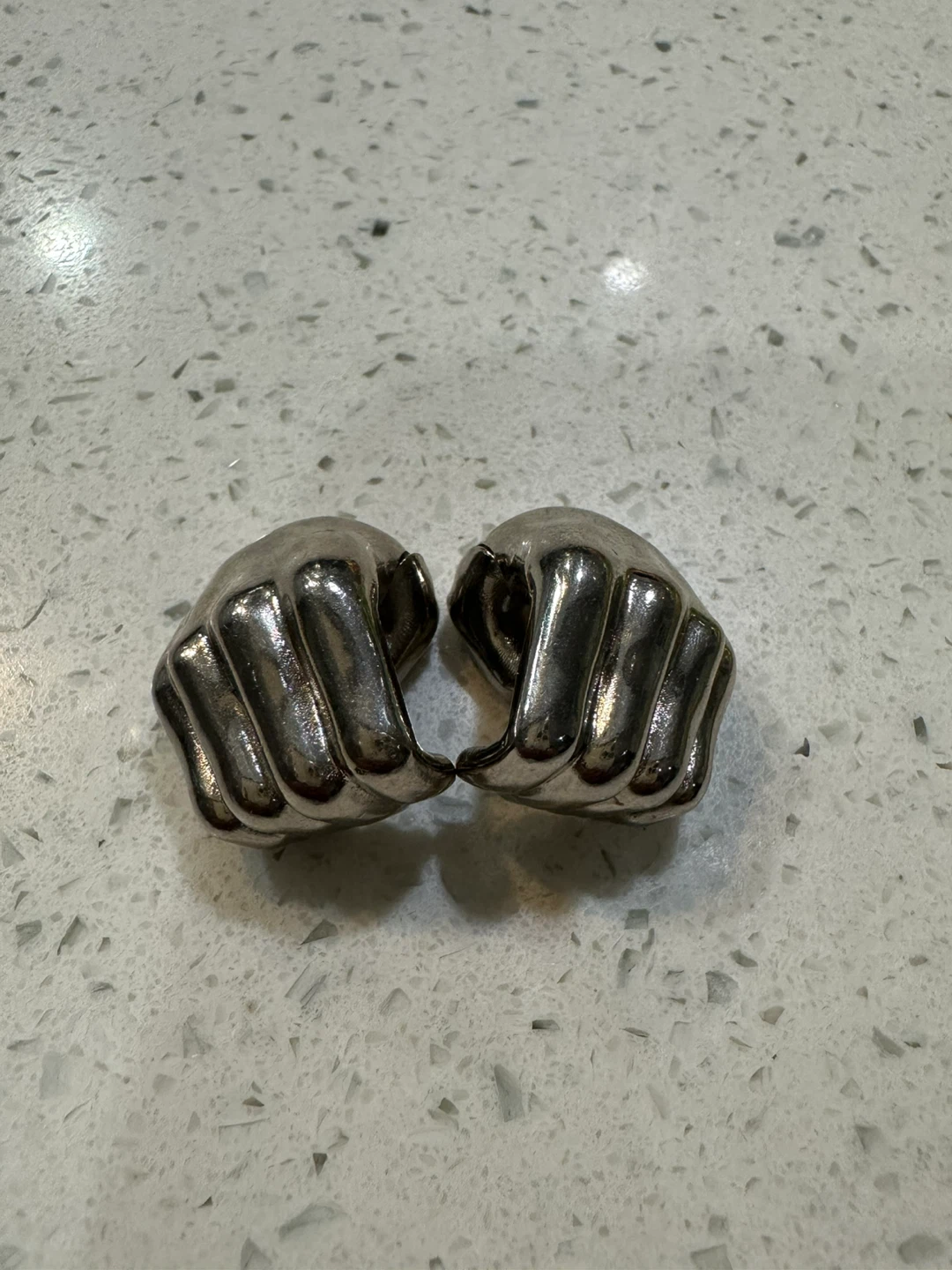 KHAITE Hand Silver Ear Cuff - photo 3